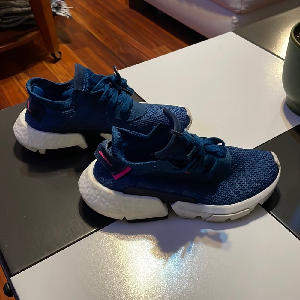 Adidas tennis shoe